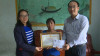 Chủ tịch UBND huyện: Khen thưởng đột xuất vận động viên Lê Thị Tuyết xuất sắc đoạt Huy chương đồng nội dung điền kinh 10.000m nữ